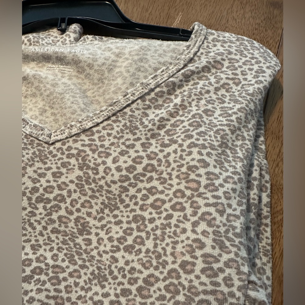 American Eagle long sleeved soft leopard print